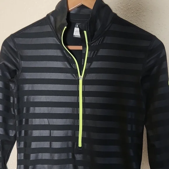 NIKE Dry Fit Shirt - Picture 3 of 6